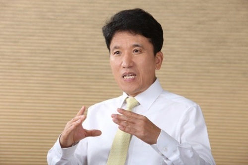 Ham Young-joo, CEO de Hana Financial Group 