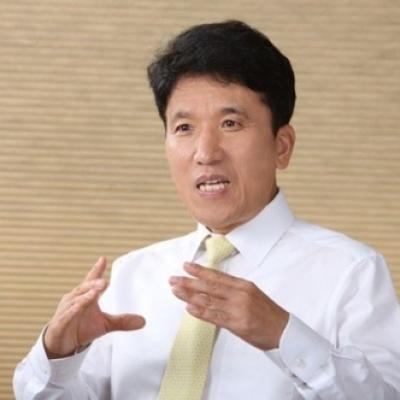 Ham Young-joo, CEO de Hana Financial Group 