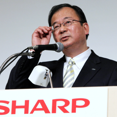 Takashi Okuda PDG de Sharp